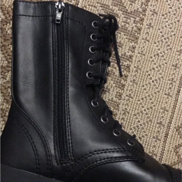 Girls Time and Tru Combat Boots size 6 - Picture 5 of 6